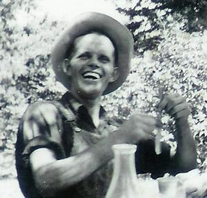 #38=Dad n Mom picnic (1948)