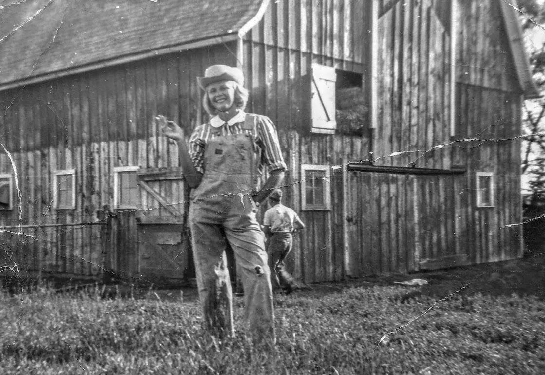 #909 Lillian NE of barn. Lowell behind. 1960