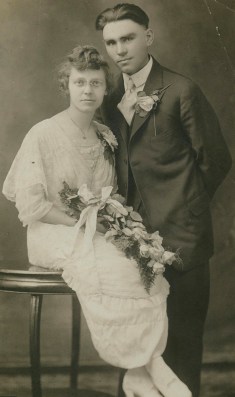 NS#13=Amanda&amp;Clarence Sletten, pose2, Dec. 24, 1917