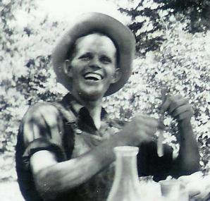 #38=Dad n Mom picnic (1948)