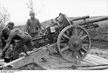 Russland, Soldaten an leichter Haubitze