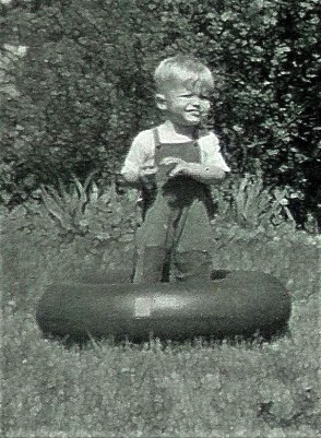 #150a=Elliott in innertube in front yard, circa 1957
