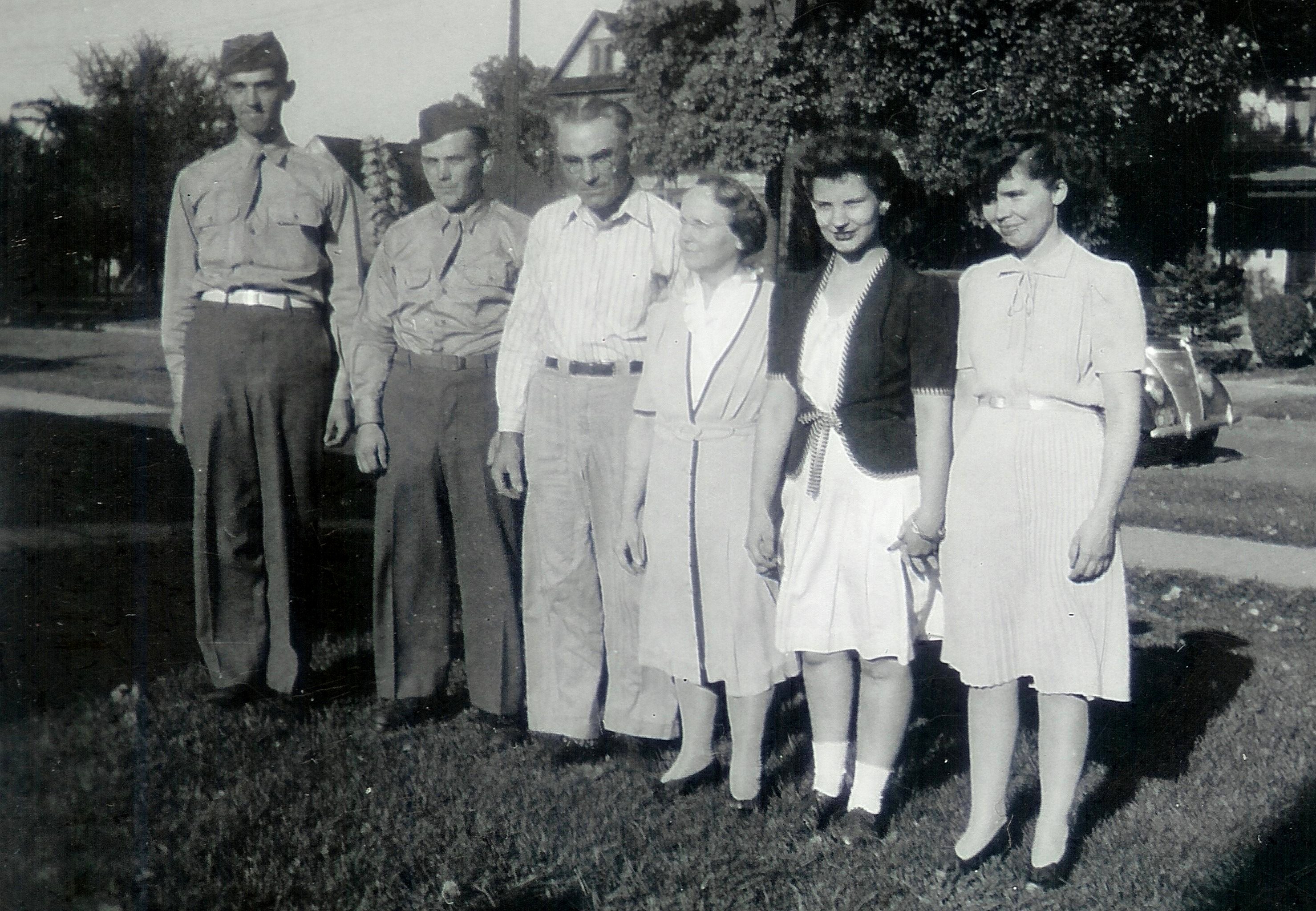#384=Slettens and children in Albert Lea, MN; circa 1943