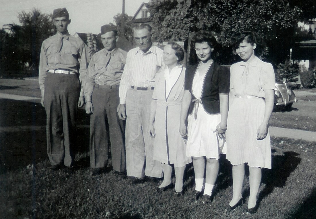 #384=Slettens and children in Albert Lea, MN; circa 1943