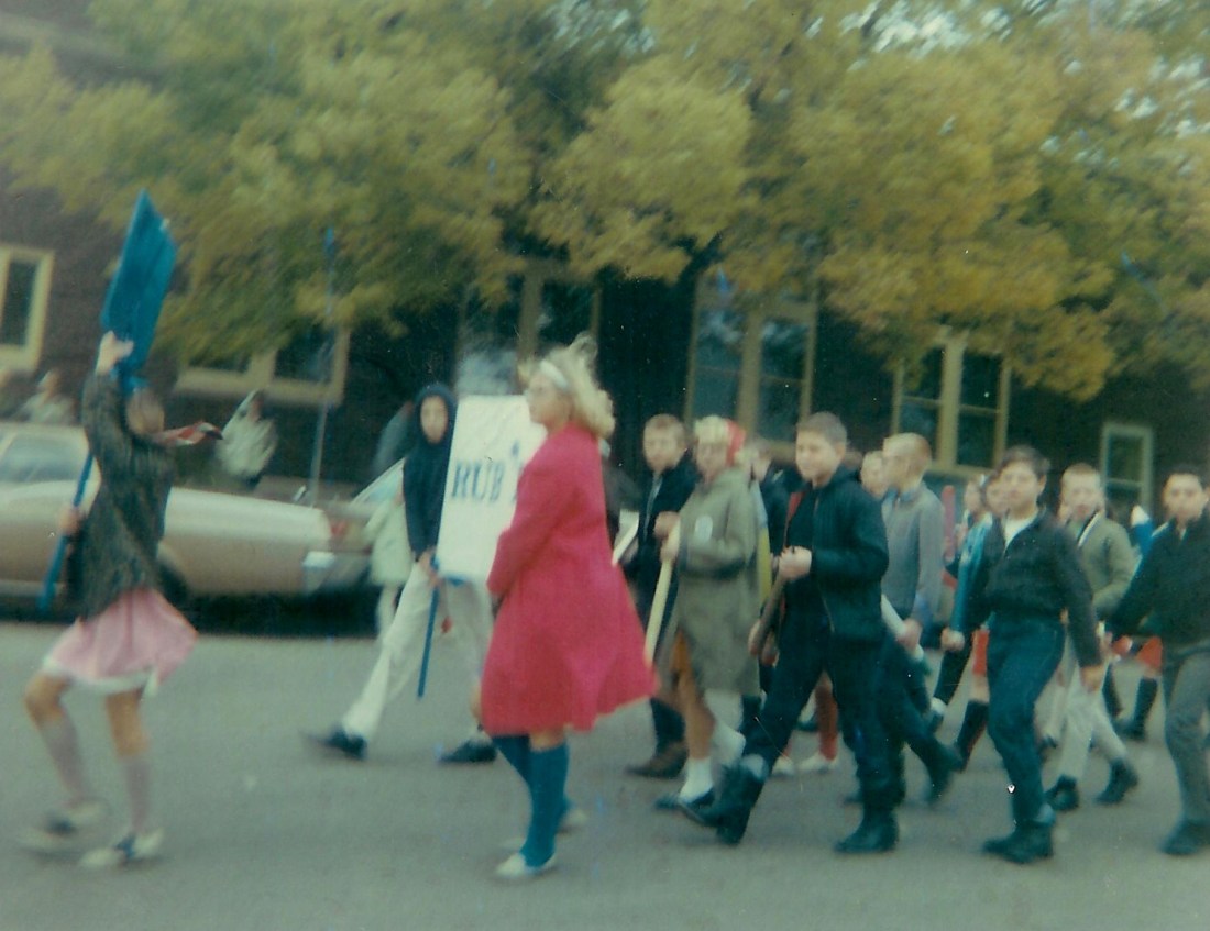 #87=elliott in homecoming parade, october 1965