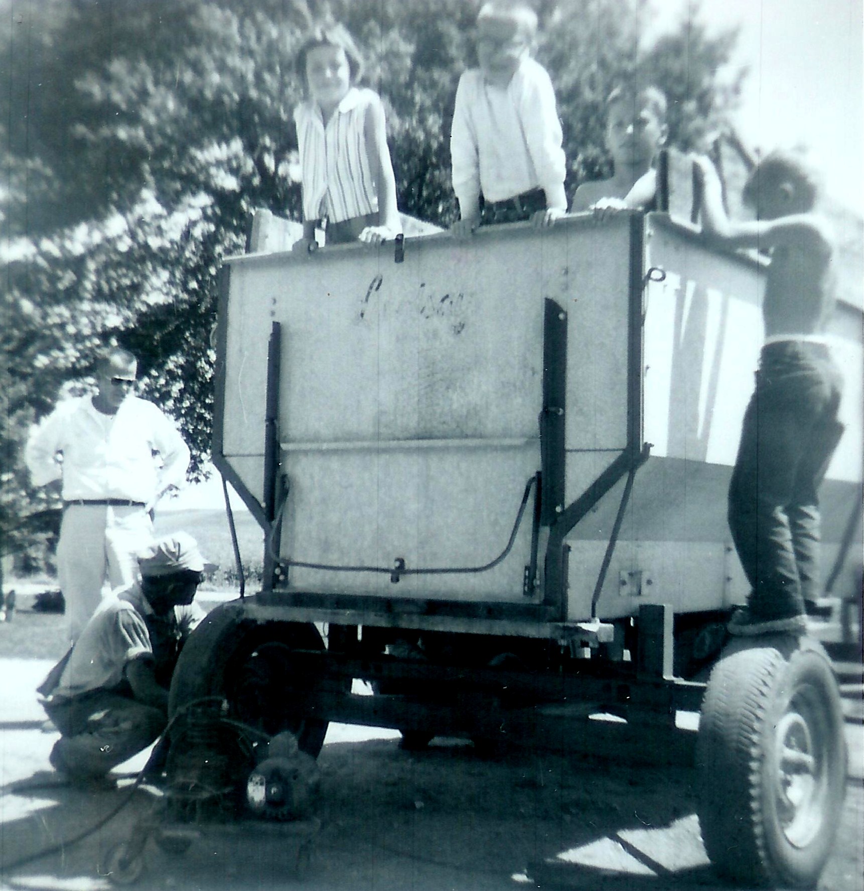 #326=Russ, bro.Erwin,Candi,Steve, Scott, El...dad made frame; circa Aug.1962