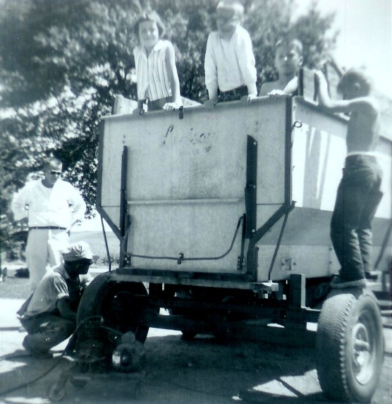 #326=Russ, bro.Erwin,Candi,Steve, Scott, El...dad made frame; circa Aug.1962