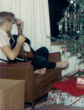 #35=Elliott(Harmony Stella guitar, Dec. 1967)