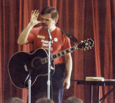#55=Elliott singing to Glenwood kids (March 1991)