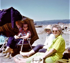#997 7.1969 Mom n Doris at Woodland Bar