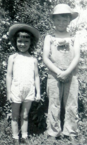 #311=Rosemary&amp;Lowell, front yard, MN; May 1950