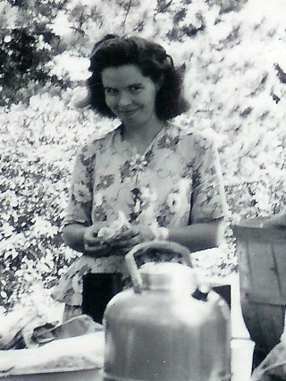 #38.2=Dad n Mom picnic (1948)