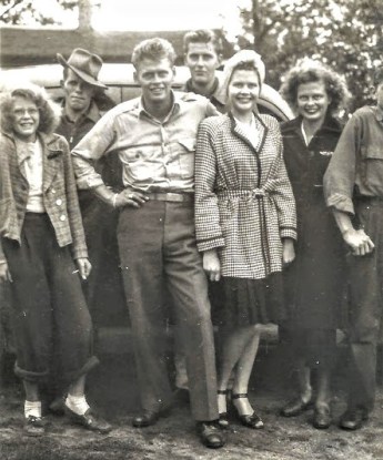 #910 Lillian 1945. Brothers home from WWII