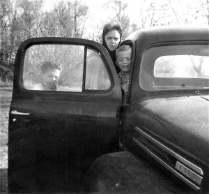 #66=Elliott, Lyle N.&amp;Rosie in '50 Ford pickup,April '60