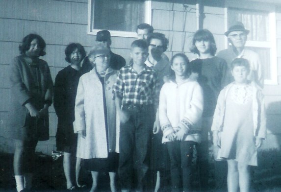 #251=Clan at Aunt Bev's; Fall 1965